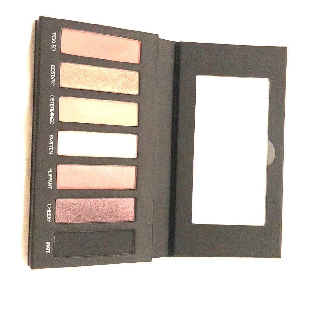 Younique eyeshadow pallet